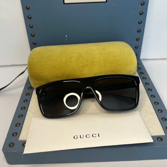 Gucci Eyewear GG0748s 001
oversized square-frame sunglasses - Picture 10 of 15